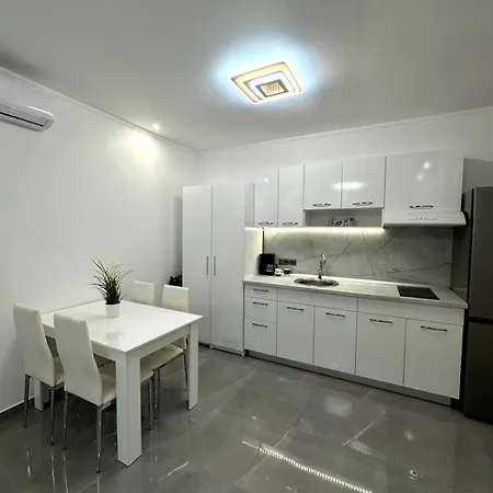 Elisabeth Luxury וורוורו