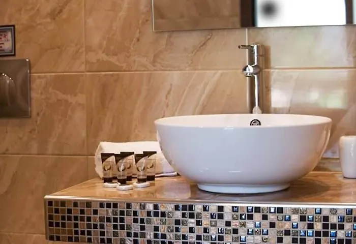 Elisabeth Luxury וורוורו