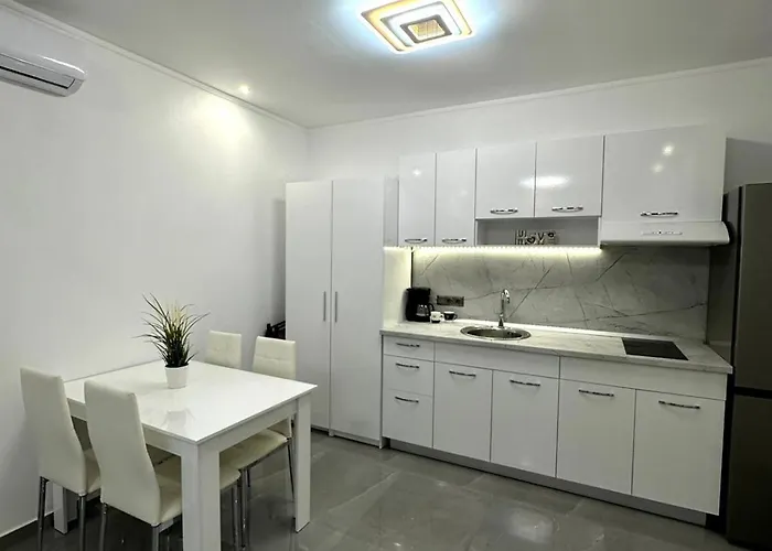 Elisabeth Luxury וורוורו